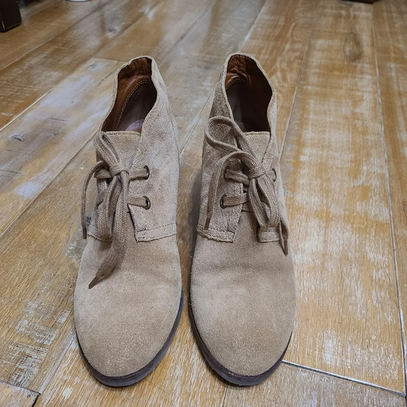 Lucky Brand Shylow Tan Suede Leather 3 inch Wedge Lace Up Ankle Booties Size 8.5 - Picture 2 of 13
